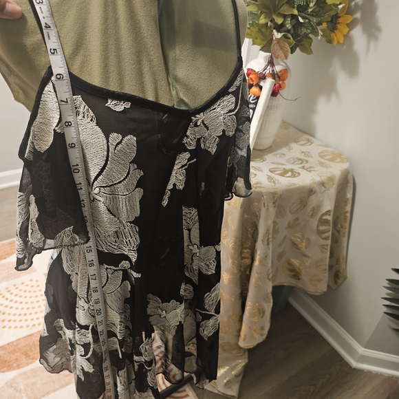 J Valdi Chic Black and White Floral Swim Coverup Sz Large - Picture 7 of 9